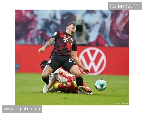 拜仁派球探考察费耶诺德19岁右后卫雷德引发关注