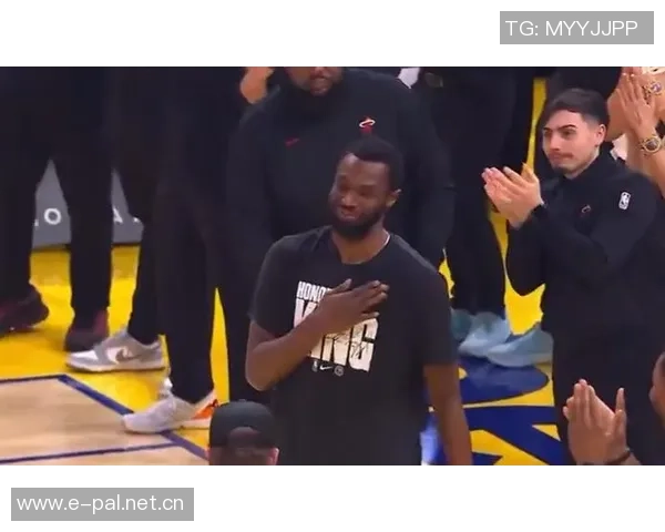 勇士球迷热情欢迎维金斯鲍威尔幽默调侃别哭哈